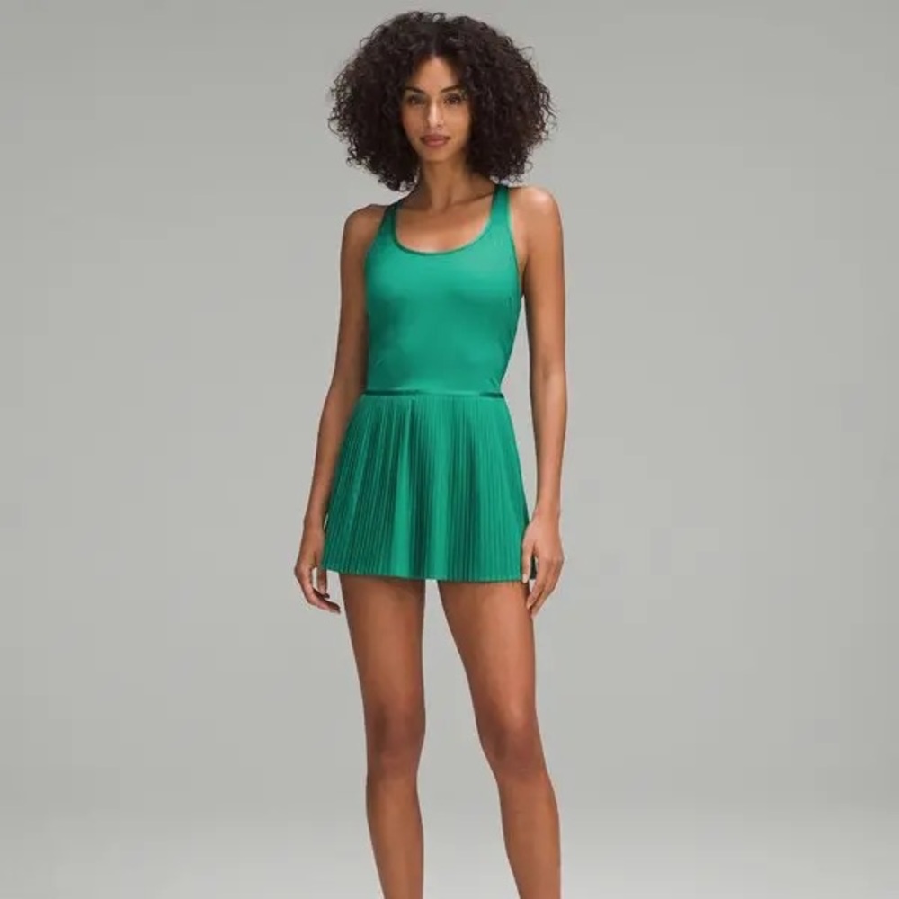Beautifullll NwT lululemon green tennis dress pleated